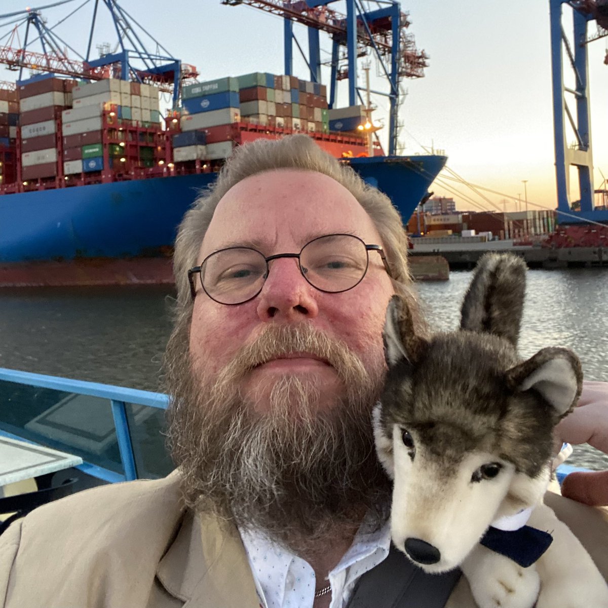 larkov's tweet photo. #wolfcon22 wolfie on tour in the harbour. https://t.co/NPP82MUKFs