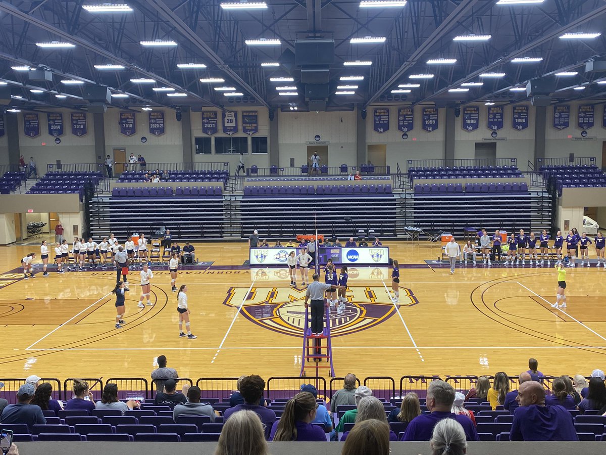 HokeJesse's tweet photo. @volleycru with a great first set of their home opener against HPU 25-6      #gocru #cruvolleyball https://t.co/0VJJQgbk5Y
