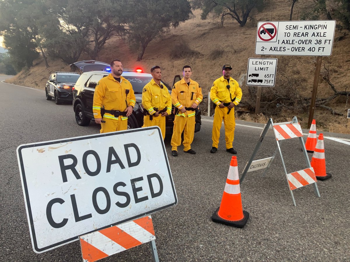 SDSheriff's tweet photo. #Border32Fire #Update 
Latest Road Closures: 
🛑EB SR-94 and Marron Valley Road
🛑EB SR-94 and Otay Lakes Road
🛑WB SR-94 and Potrero Valley Road
🛑WB SR-94 and Forest Gate Road
🛑Tecate Port of Entry
Please drive slowly. Watch out for deputies, firefighters and fire equipment. https://t.co/mhlXCqjEcX