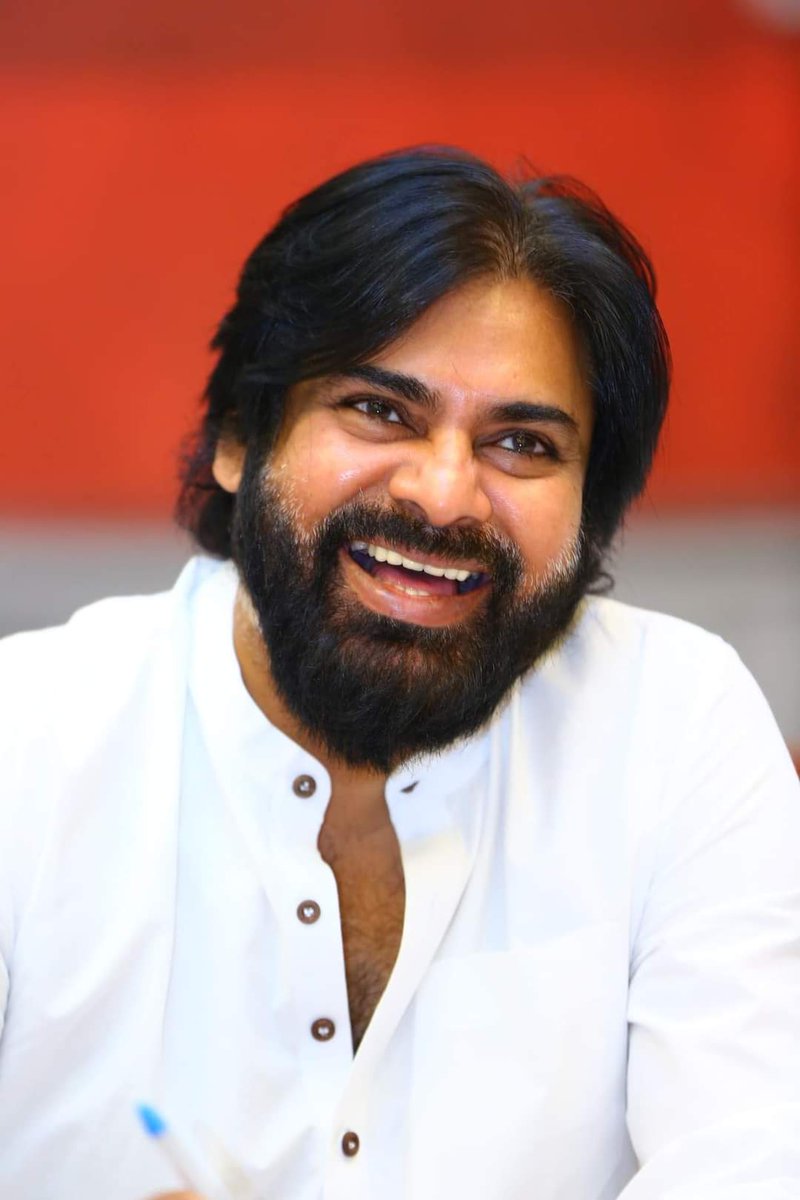 ram_aduri's tweet photo. నువ్వు నవ్వుతూ ఉండాలి, 
నువ్వు బాగుండాలి ,��ువ్వు బాగుంటే మేము బాగుంటాం

నా ఆయుస్సు కూడా పోసుకుని నూరేళ్లు బ్రతుకు కళ్యాణ్ బాబు, నువ్వు ఉంటే నలుగురికి సహాయం చేస్తావు, బ్రతికిస్తావు, నాకు ఆ నమ్మకం ఉంది 🙏

Love you @PawanKalyan ❤😘

#HBDJanaSenaniPawanKalyan https://t.co/i7NhUpYMQQ
