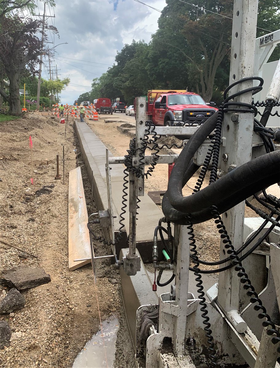 MillerFormless's tweet photo. It’s all hands on deck as JG Demo tackles Main Street/IL 176 intersection improvements in Crystal Lake, IL. #Concrete paving crews are using a M-8100 curb/gutter machine for this top-priority job.

Visit https://t.co/QojmKLnhBF to see all the specs for the #MillerFormless M-8100. https://t.co/ELQP5ok3ow