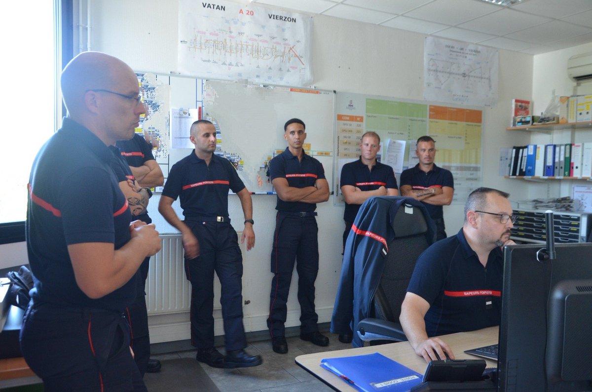 SDIS_18's tweet photo. Aujourd'hui 1️⃣2️⃣ nouveaux sapeurs-pompiers professionnels font leur rentrée !

Tout juste recrutés, les 12 stagiaires débutent ce jour leur formation initiale organisée avec les @pompiers36 https://t.co/KgqiaOuAMu