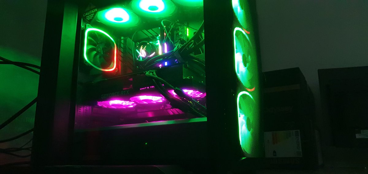 Neutron_Stars_'s tweet photo. Et voilà monté :)
Par contre j'ai les fan avant et arrière qui ne fonctionne pas, pourtant j'ai bien branché la partie fan et rgb) https://t.co/wYp2BhISXB