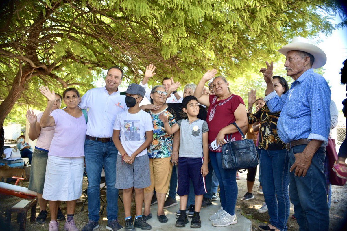 tonoastiazaran's tweet photo. Angelita, como sus vecinas y vecinos, salió a votar por las propuestas de su colonia en el centro de votación del Parque Insurgentes.🌳

¡Estamos muy contentos y muy agradecidos por tanta participación!🗳

#PresupuestoCRECES https://t.co/MWYxfH9s3R