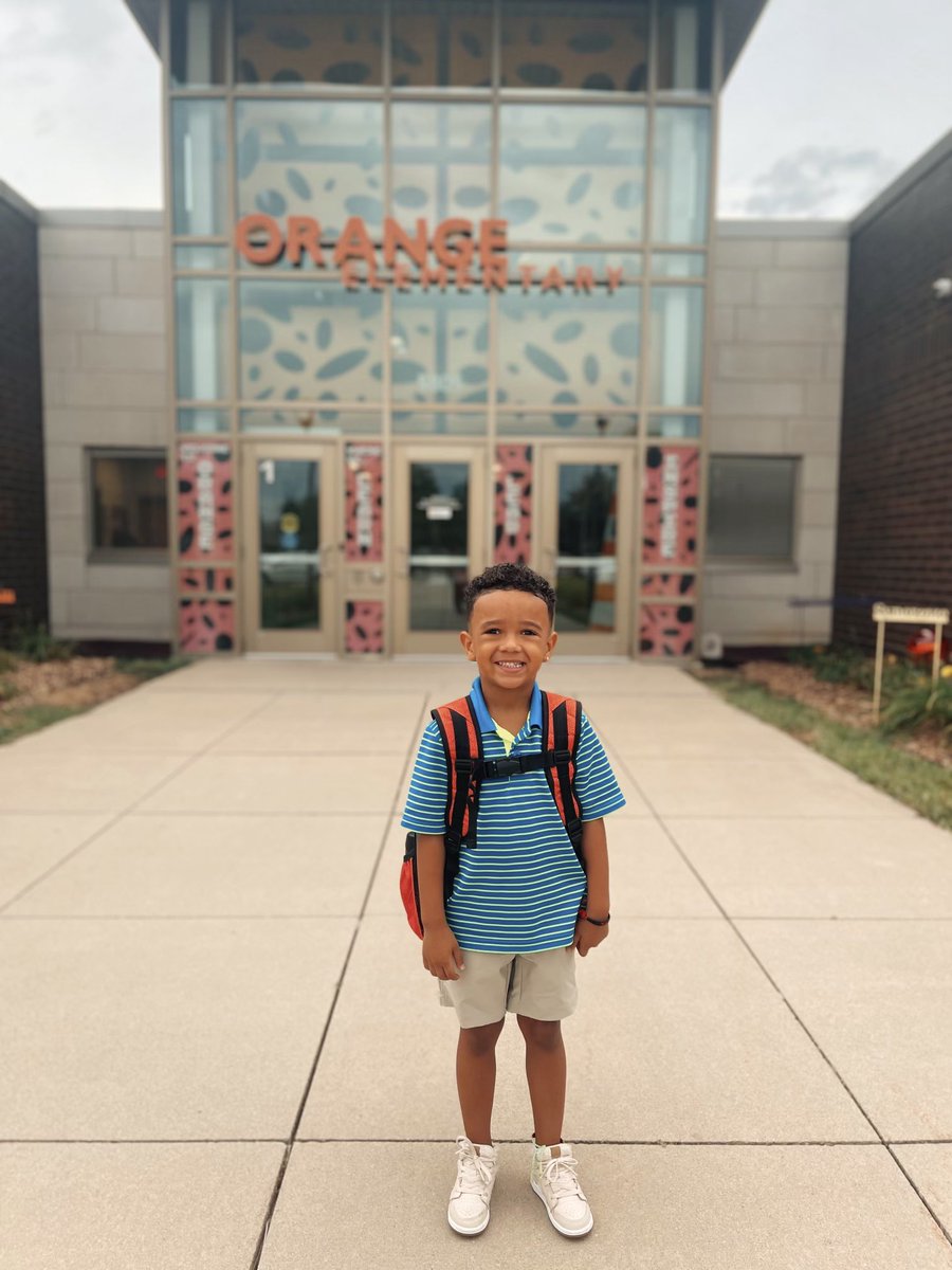 MarkyJr83's tweet photo. Hello Pre-K!! 🧡💚 https://t.co/qxSAEQ0EiW