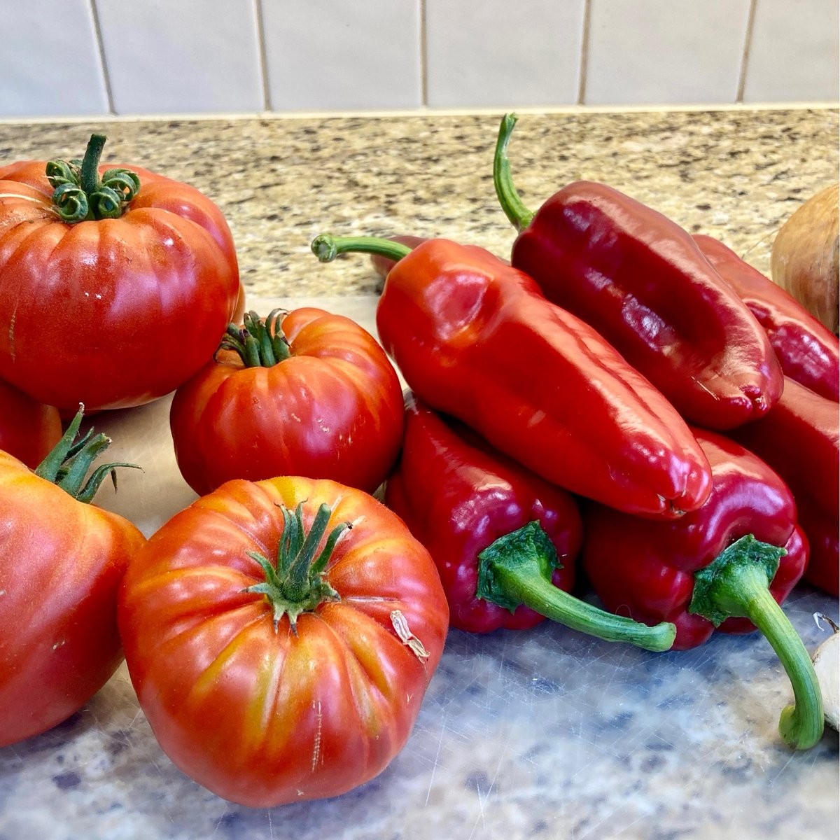 pottyplotters's tweet image. And for tonight we have red pepper and tomato soup, followed by quorn cottage pie with butternut and potato mash accompanied by fresh veg!

A meal containing at least 8 of your 5 a day!!

#allotment #allotmentlife #gyo #growyourown #TopOfThePlots