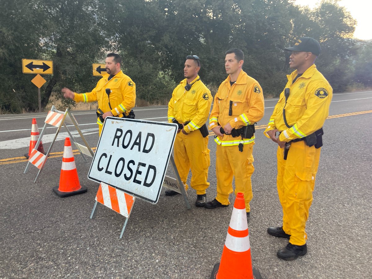 #Border32Fire #Update 
Latest Road Closures: 
🛑EB SR-94 and Marron Valley Road
🛑EB SR-94 and Otay Lakes Road
🛑WB SR-94 and Potrero Valley Road
🛑WB SR-94 and Forest Gate Road
🛑Tecate Port of Entry
Please drive slowly. Watch out for deputies, firefighters and fire equipment.