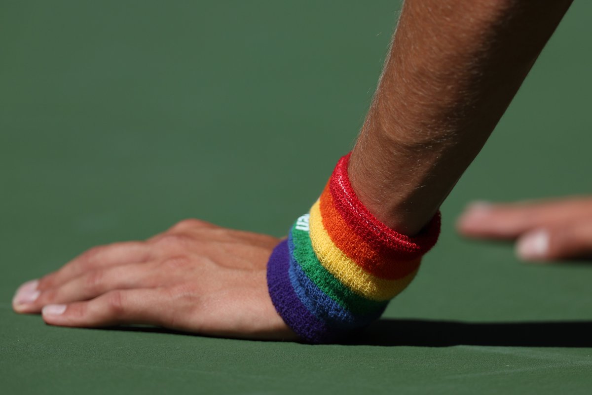 usopen's tweet photo. Displaying Pride 🏳️‍🌈

Our Ball Crew shows support on Pride Day at the #USOpen.

#BeOpen https://t.co/q03a4vsUOF