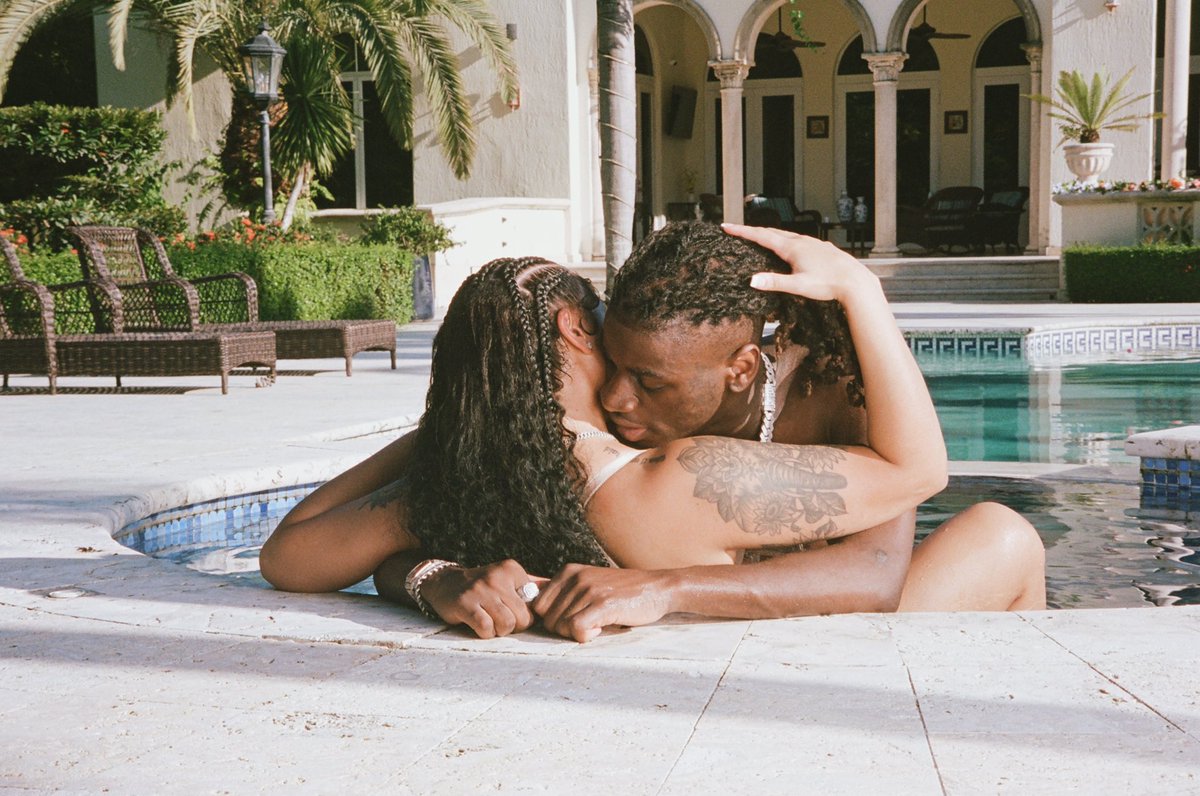 kathyQuemba's tweet image. New workkkk “India Me” @sleazyworld_go 🎥🔥 art direction and Bts on film by me 🙋🏻‍♀️👩🏻‍🎨📸🎥🔥💪🏻 #creativedepartment #artdepartment #photography #musicvideo #film #artdirection