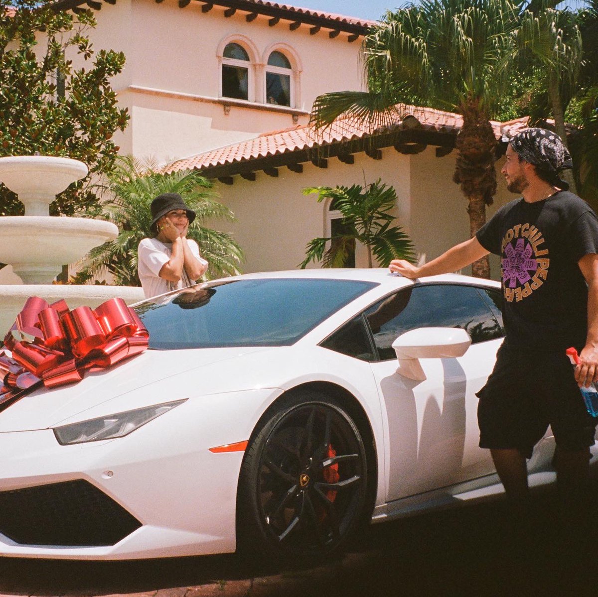 kathyQuemba's tweet image. New workkkk “India Me” @sleazyworld_go 🎥🔥 art direction and Bts on film by me 🙋🏻‍♀️👩🏻‍🎨📸🎥🔥💪🏻 #creativedepartment #artdepartment #photography #musicvideo #film #artdirection