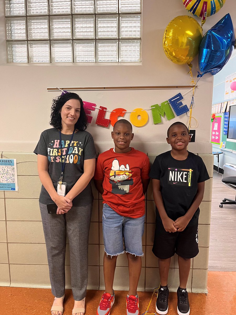 We’re all smiles for the first day! <a href="/VS13UFSD/">ValleyStream13UFSD</a> #VS13webelong