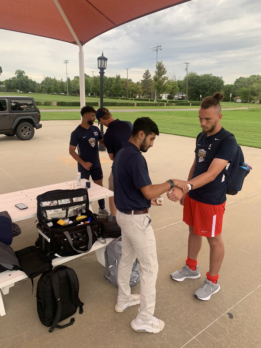 ETBU_AT's tweet photo. Our AT students Jon (@luceboy_21) &amp; Xavier (@47_Xman) getting our soccer guys ready for the game vs Austin College! (permission to post picture was given) https://t.co/nTfxbfbAQr