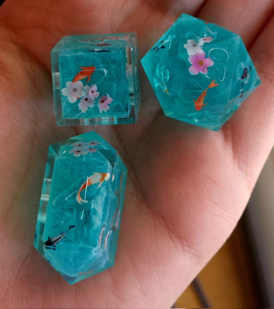 Bit of a sneak peek for Saturdays shop update!

#handmadedice #koidice