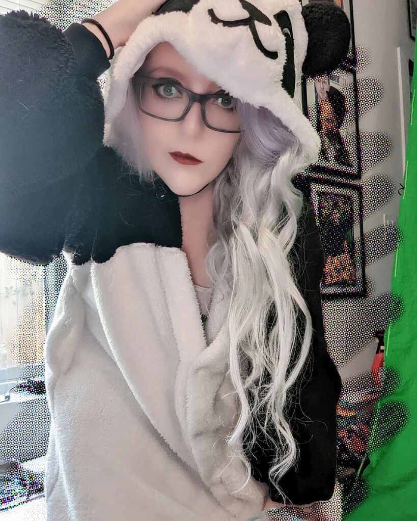 elliface's tweet photo. Screw it, the panda onesie stays on for #spacetember ๐ด https://t.co/J3Sns3fqiy ๐ช๐ฐ๏ธ๐ https://t.co/U4QytF0MyR