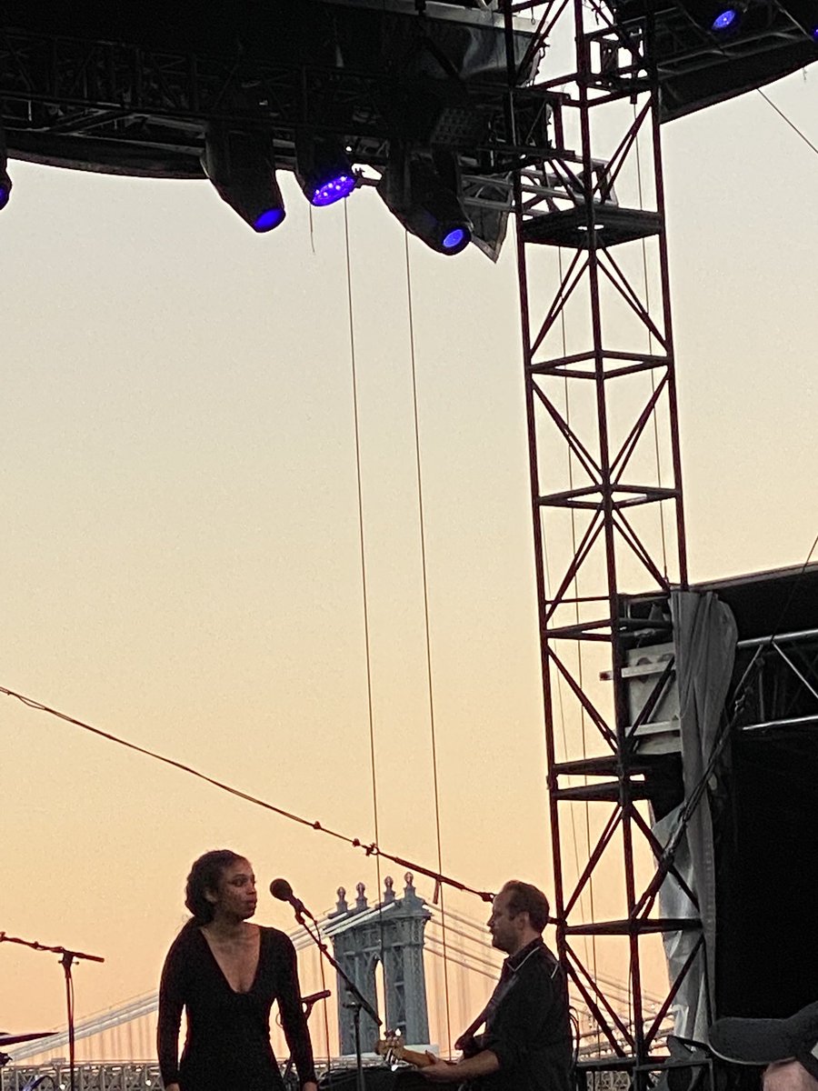 Adia Victoria ! Pier 17 ! Last time Brooklyn Bridge was rocking this hard Godzilla was walking on it !