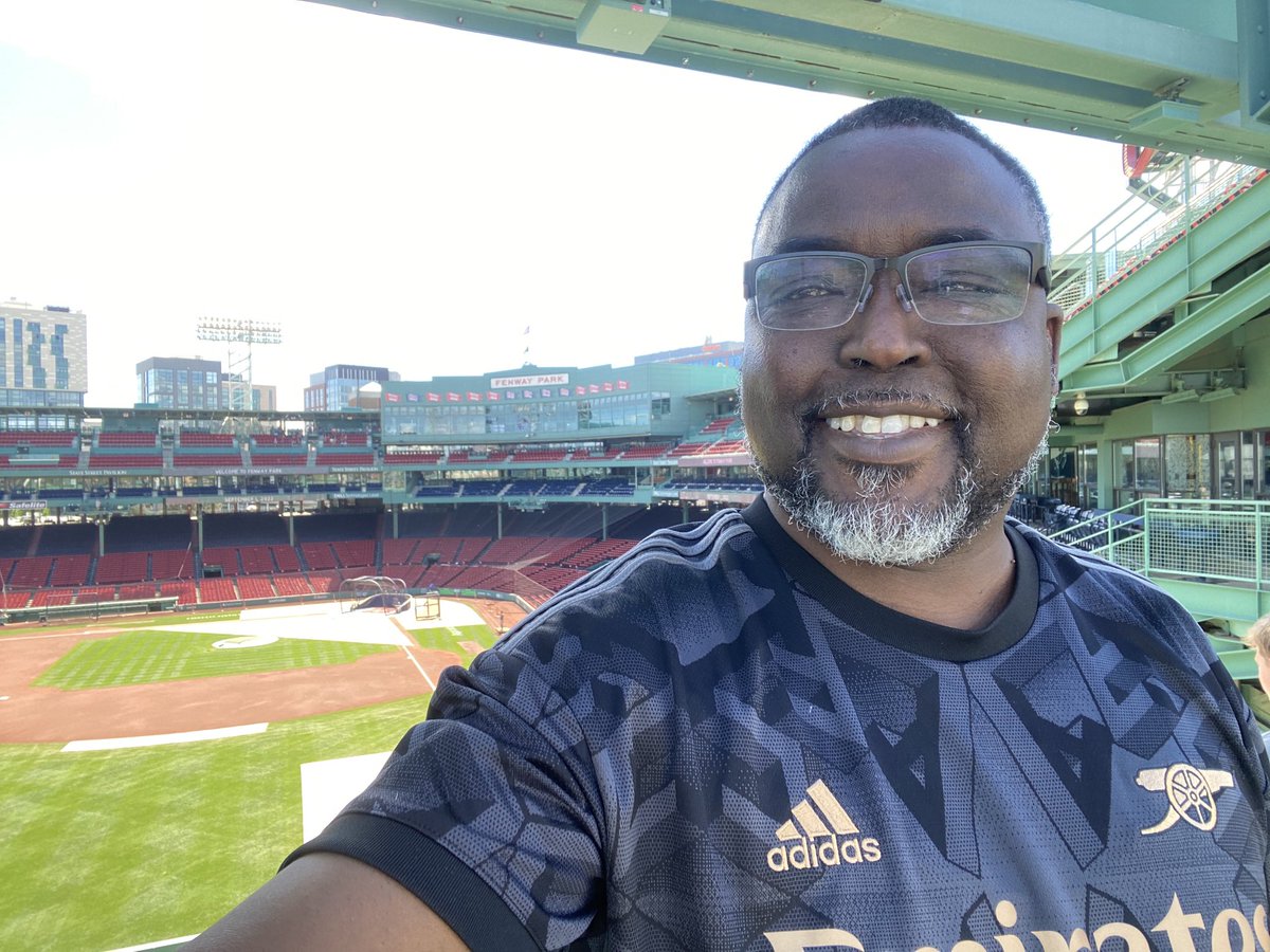 amaseck1's tweet photo. A Happy Gooner At Fenway Park, Boston #COYG #Arsenal ⁦@Arsenal⁩ ⁦ https://t.co/lL9DZbIiWx