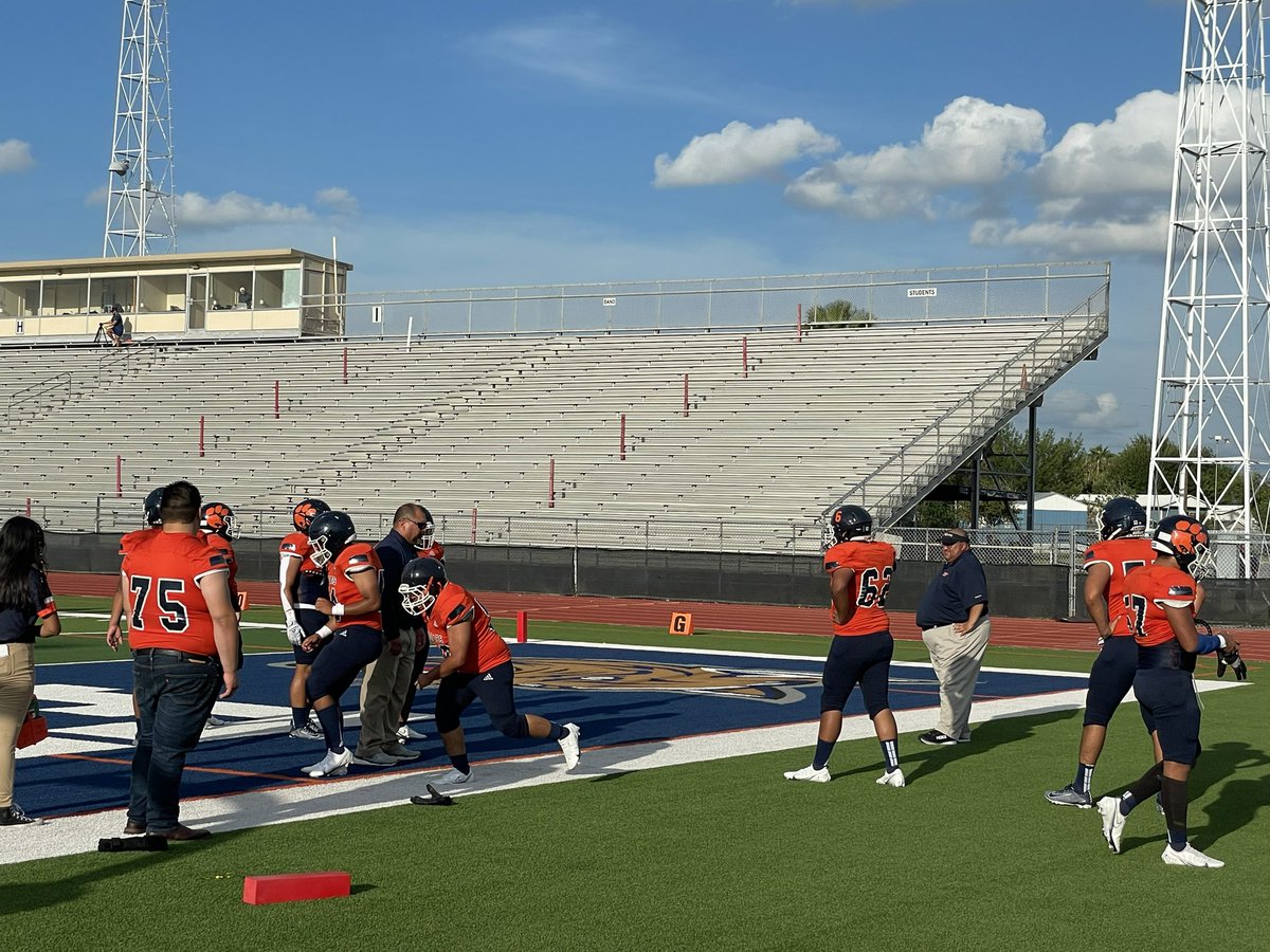 JEHSFootball's tweet photo. Game Time!!
#eastside https://t.co/UpNmgO4tn3