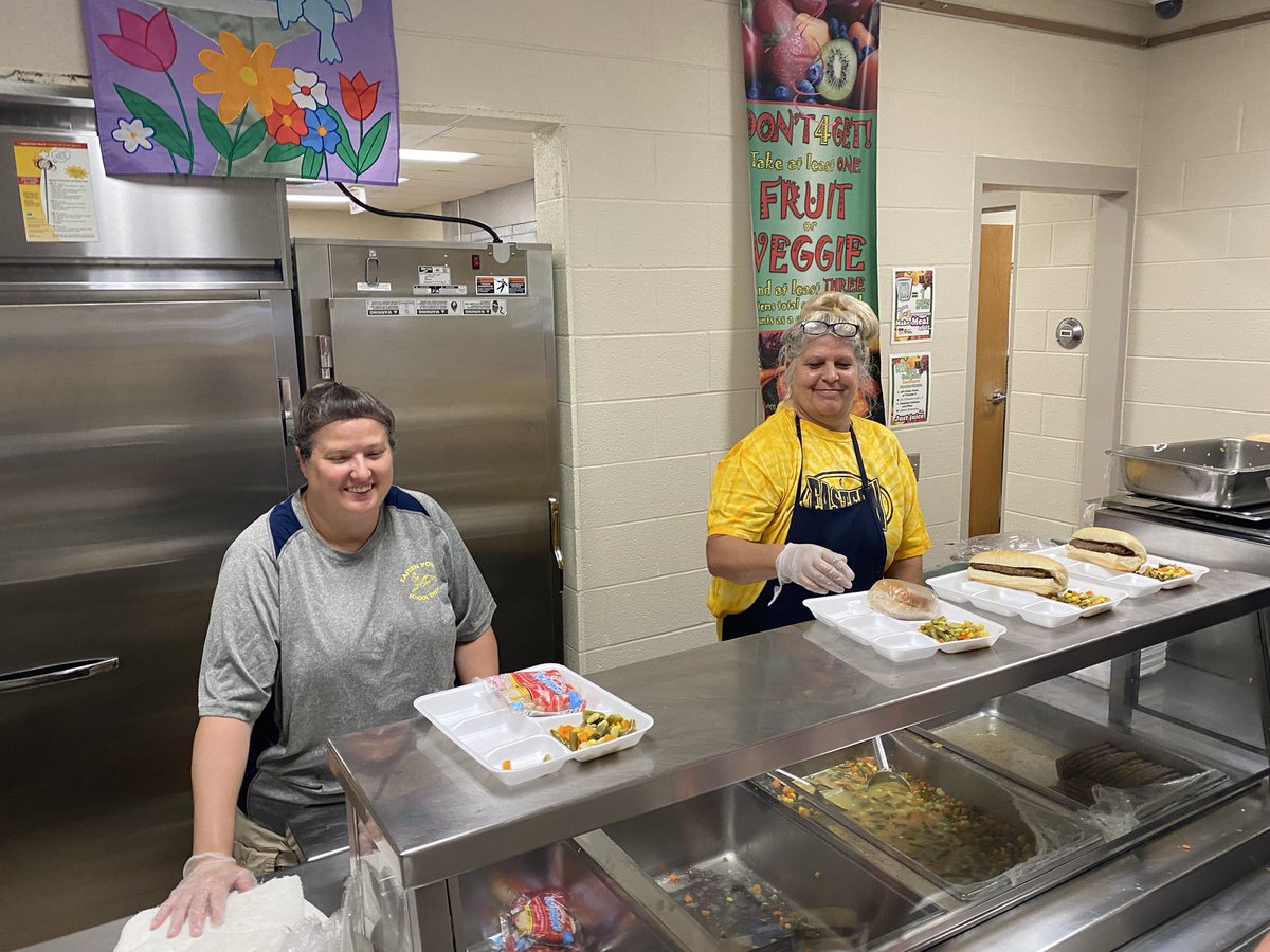 Can’t celebrate Thankful Thursday at EYMS without a huge shoutout to our hard working cafeteria staff who keeps everyone happy with full bellies! You are the best! #ThankfulThursdayEYMS <a href="/EasternYorkSD/">Eastern York </a>