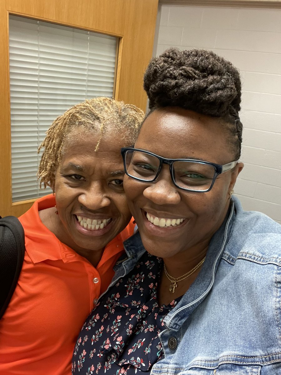 BuffordMEd's tweet photo. It’s truly a pleasure to speak, hug and praise with this Woman of God. Ms. Lewis is one of a kind and todays visit was right on time! #MaysFamilyAtTheHive #ATrueGem https://t.co/FGorBygzVn
