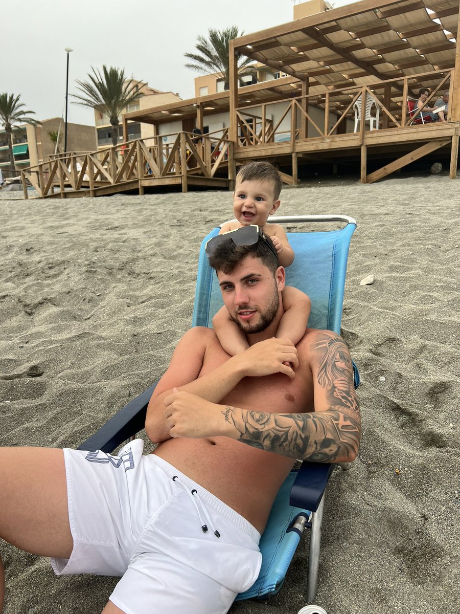 Cada día más agradecida por cómo lo tratas , como lo quieres ♥️ verlos juntos es mi mayor felicidad porque ellos es a lo que más quiero , el corazón se me encoge de amor al verlos así 😍🥹 te queremos Tito Juanma