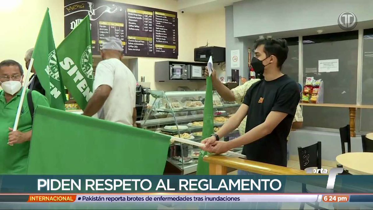 TReporta's tweet photo. Trabajadores de la Librería de la @UNIVERSIDAD_PMA denuncian extralimitación de funciones por parte de la nueva encargada. #TReporta https://t.co/nZ9VuqeAFU