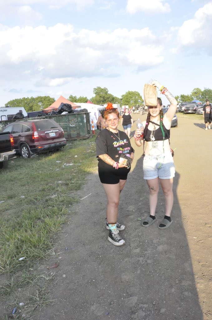 Kenzoex33's tweet photo. @tronkitty (Vanussy can’t be tagged in photos) cause she thinks she’s a secret agent or something but damn the first pics found of us that we didn’t take! we need to find the ferris wheel one and the one with pyro 🥹😭🔥🖤 #gotj22 @LokiTrickst3r who’s is that photo bombin us?? 😂 https://t.co/svz5Hkd08h