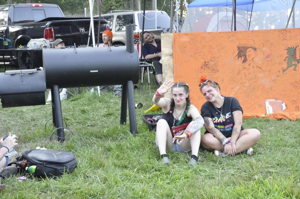 Kenzoex33's tweet photo. @tronkitty (Vanussy can’t be tagged in photos) cause she thinks she’s a secret agent or something but damn the first pics found of us that we didn’t take! we need to find the ferris wheel one and the one with pyro 🥹😭🔥🖤 #gotj22 @LokiTrickst3r who’s is that photo bombin us?? 😂 https://t.co/svz5Hkd08h