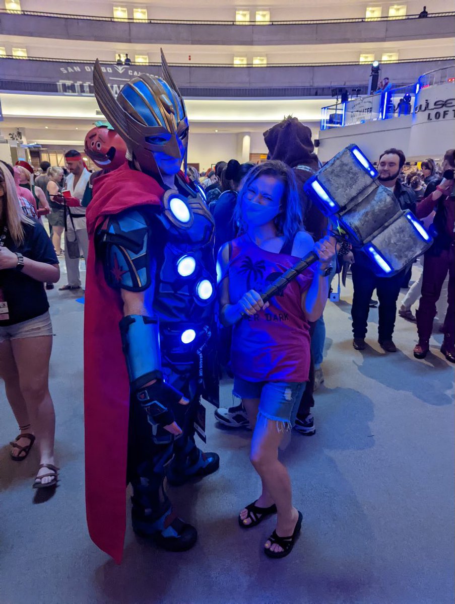 MCUCast's tweet image. Thor cosplay on point!!! #dragoncon #strandedpanda #imworthy