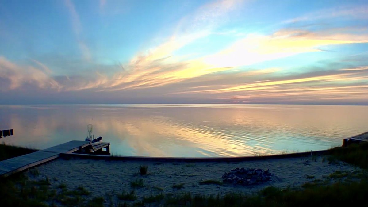 konabreezeobx's tweet photo. Glassy #sunset on #pamlicosound #avonNC #capehatteras #OBX #outerbanks #OBXlife #OBXsunset #visitOBX #hatterasisland https://t.co/FBkKF6evXi