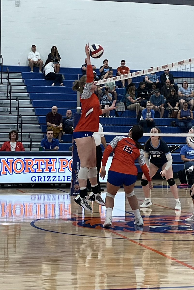 NP_Hieger's tweet photo. Great win tonight for the Varsity Grizzlies!  3 game winning streak continues!  Go Grizzlies!  @NPGrizzliesVB https://t.co/IiaeVrIgaS
