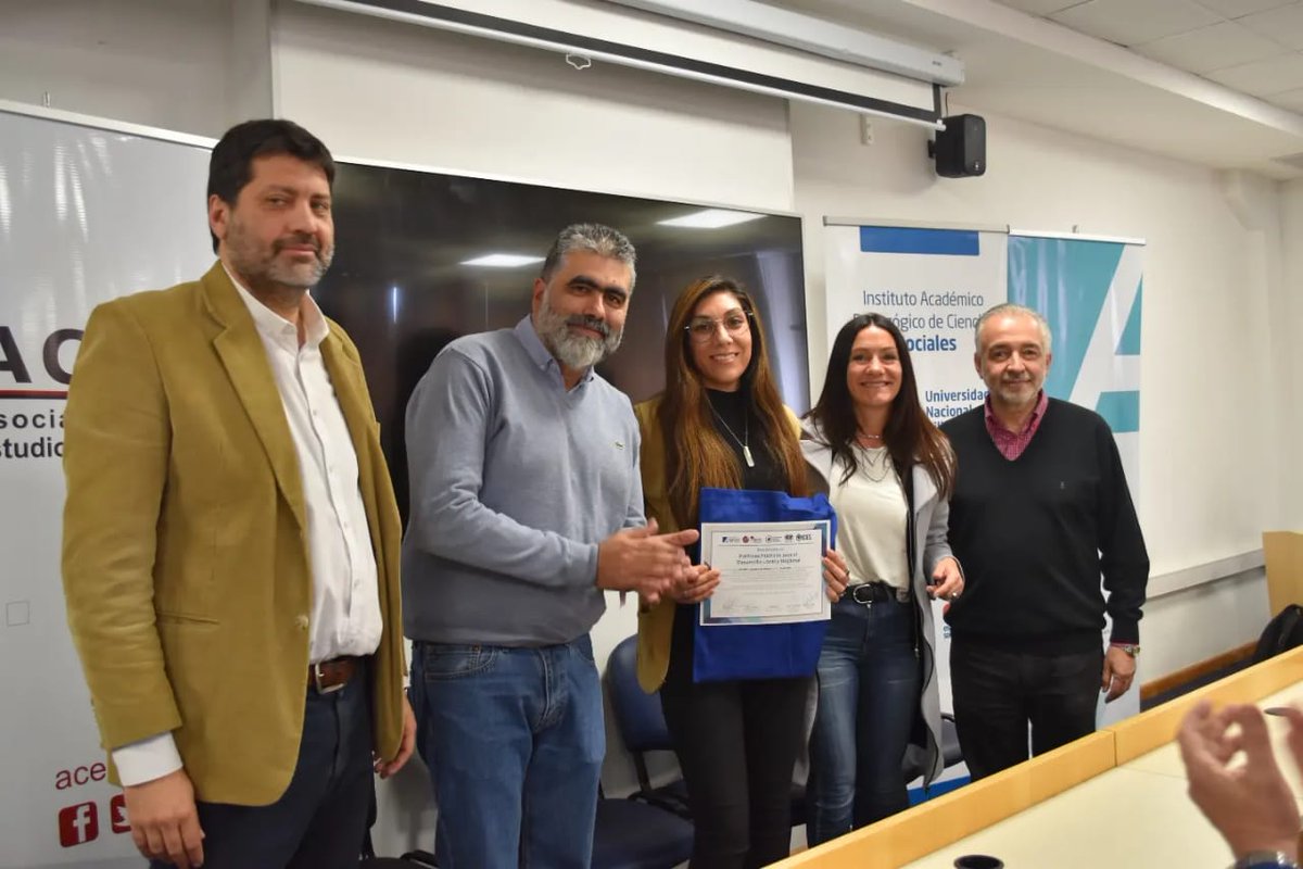 TheilerEli's tweet photo. Esta propuesta de formación fue llevada a cabo desde la Escuela de Gobierno del #IAPCS, junto a la @acepnacional y @KAS_Argentina, con la Coordinación académica de la fundación #ICES📚

FELICITAMOS a quienes participaron de este diplomado y a todo su equipo organizador!!! 👏 https://t.co/5ESSrIJxQ8