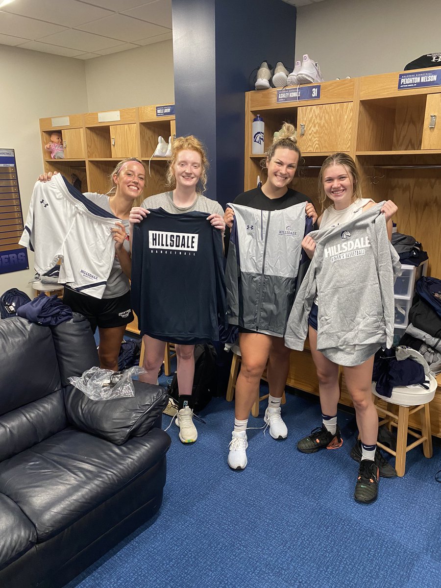 ChargersWBB's tweet photo. Gear day, best day! 😎🤩 

Excited to rock the new Charger head! https://t.co/mWYLYQfJ06