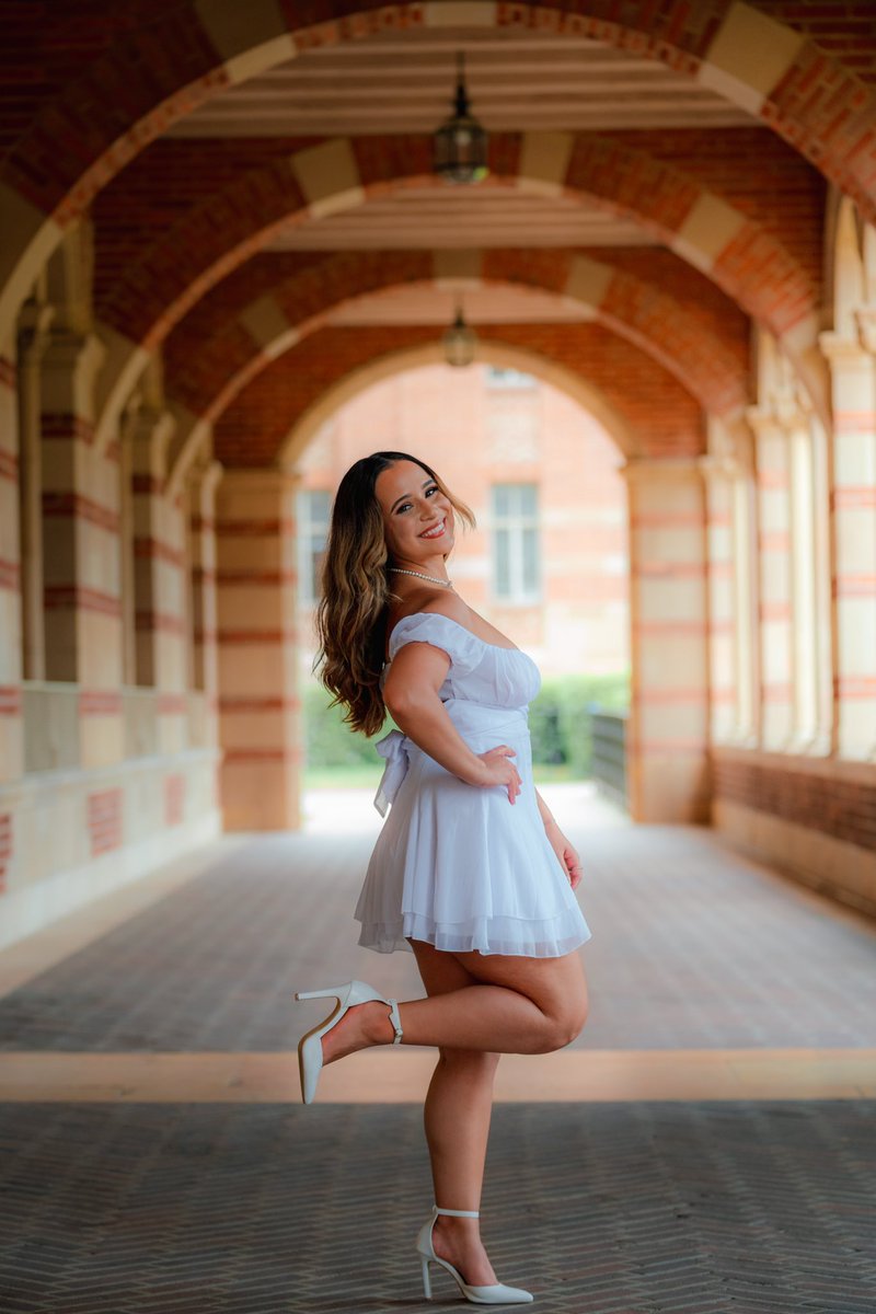 bvemxxx's tweet photo. pandemic graduate from the #1 public university💙💛🤞🏽 #gobruins https://t.co/fKlf088HbY