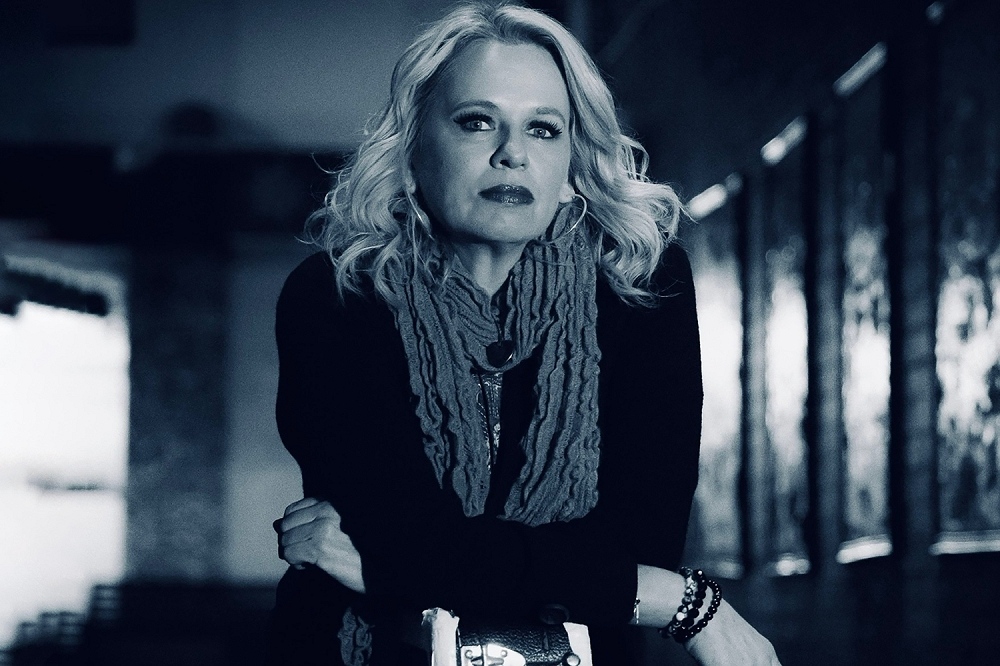 #𝐏𝐑𝐄𝐌𝐈𝐄𝐑𝐄: We have your exclusive first look at <a href="/BecCole/">Beccy Cole</a>'s equally emotional music video for 'Faded Star' ⭐️😥  Watch here &gt; l8r.it/qTnR