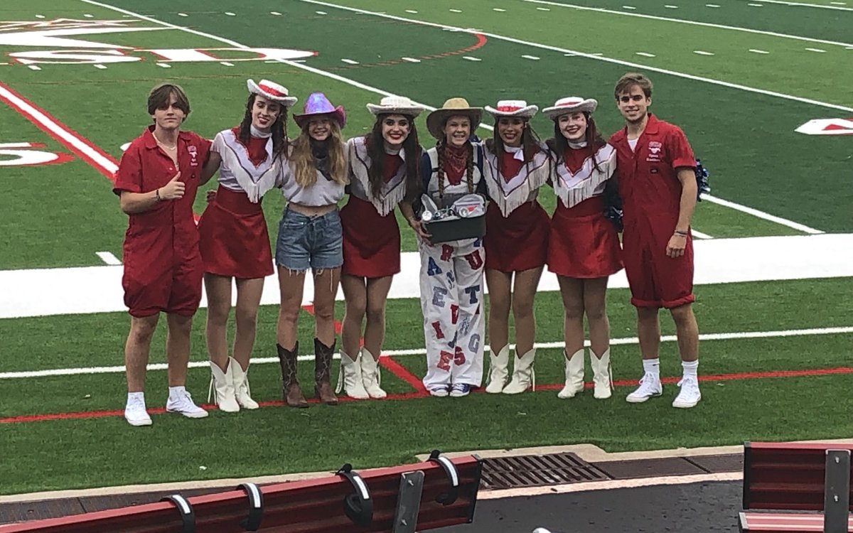 And they’re off! #uil field exchange ⁦<a href="/gvinestuco/">GHS Stuco</a>⁩ #leadership