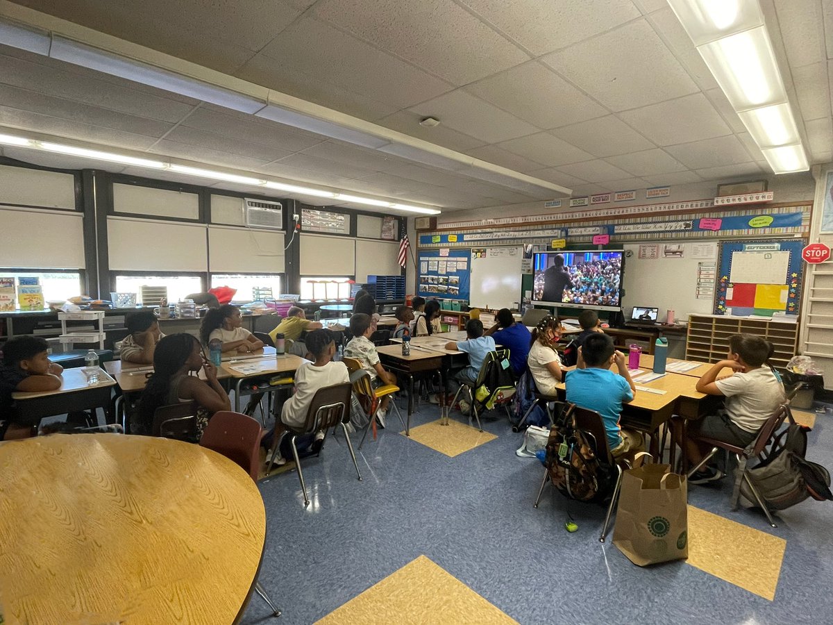Mrs__Rosado's tweet photo. Today we learned new routines and about the power of YET! 🎉📚✏️ #growthmindset #VS13webelong @VS13UFSD @WheelerAvenue https://t.co/gzqXMCjvDL