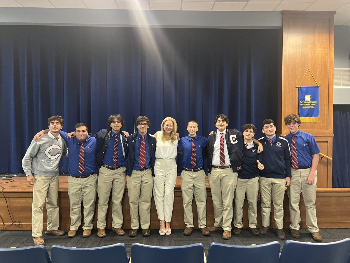 HE_Decoded's tweet photo. College Rep Visits began today at @ColumbusHS_Mia with @BeALonghorn and @BamaSouthFlo! Students had an opportunity to learn about their varying programs and admissions process! #Adelante #CollegeAdmissions #HEDecoded https://t.co/d1ByQQzInS