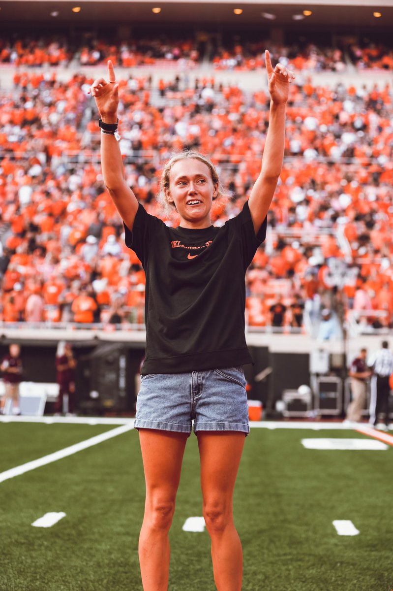 run4okstate's tweet photo. The first Orange Power VIP of the season, our National Champion 🤩

#GoPokes I #run4okstate https://t.co/rWzqj8ztES