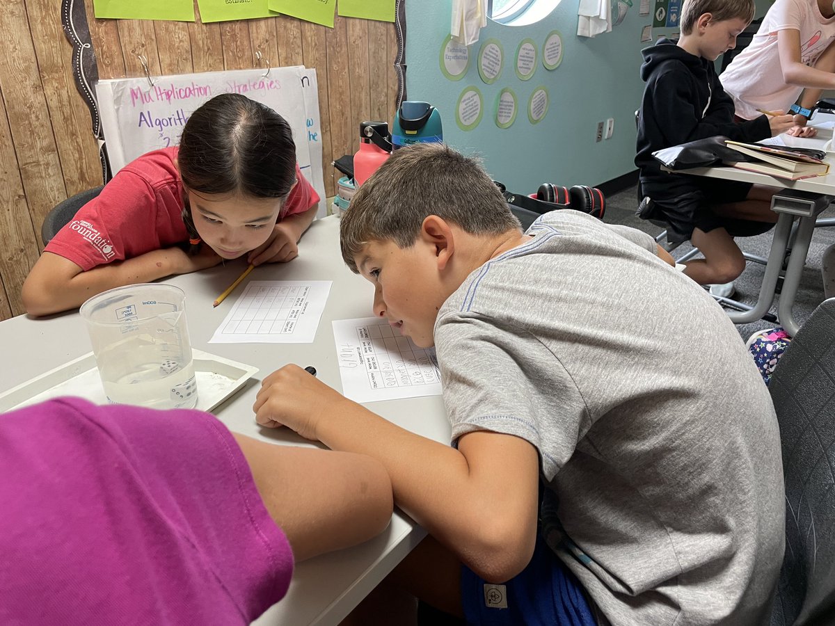 ForoodiLearns's tweet photo. Today we explored volume with a displacement lab! #75019science #TCE5th https://t.co/MHbsE3unID