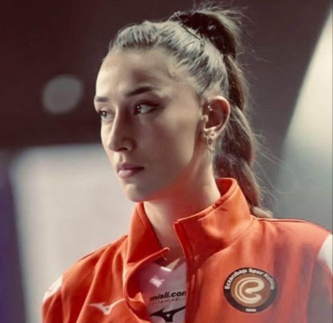 mutlu yıllar idol kadın💞 <a href="/handebaladin/">Hande Baladın</a>