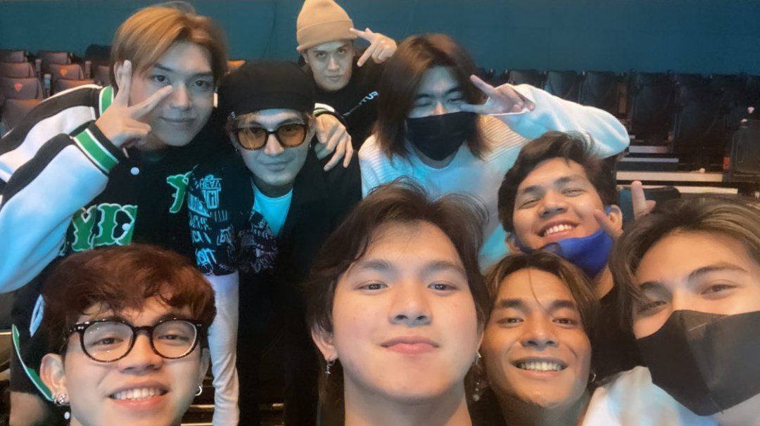 JeffriendsOFC's tweet photo. 220901 –  (@topclass_gilly, @topclass_jascel, @topclass_dean, @topclass_lex &amp; @topclass_jeff) with the boys of @PressHitPlay 

©️ Gilly's instagram story. 

#TopClass_Jeff #TopClass_Dean #TopClass_Lex #TopClass_Jascel #TopClass_Gilly #PressHitPlay #Press_Hit_Play #PPOPRise https://t.co/05eBBOKifv