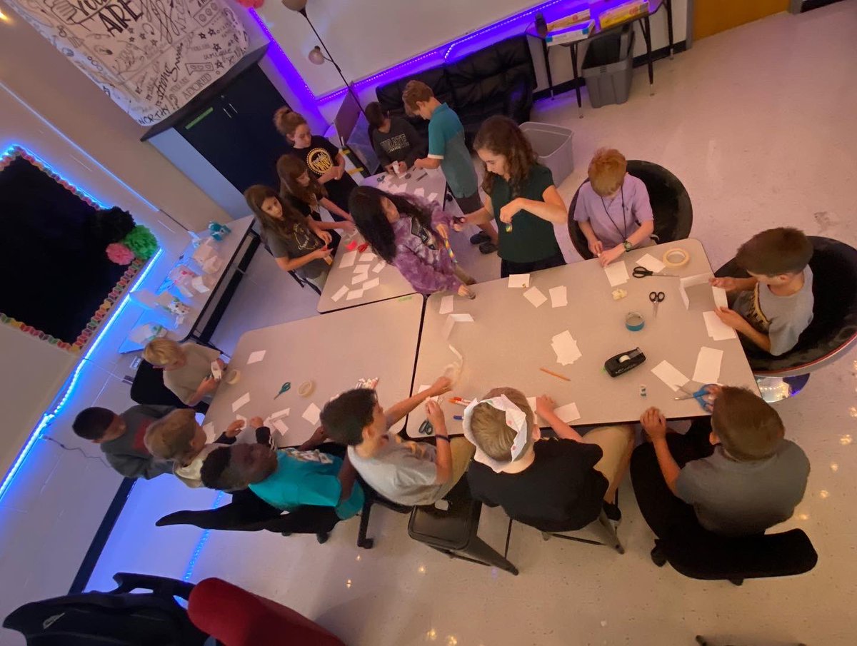 AshMc28's tweet photo. @nolakwilson 4th and 5th Grade GT Architecture Challenge in Progress! #STEAMChallenge #TheyWereSOInvested #GTStudents #creative #learningisfunwithus #togetherweshinebrighter @officialcisd https://t.co/L77mNxHSxT