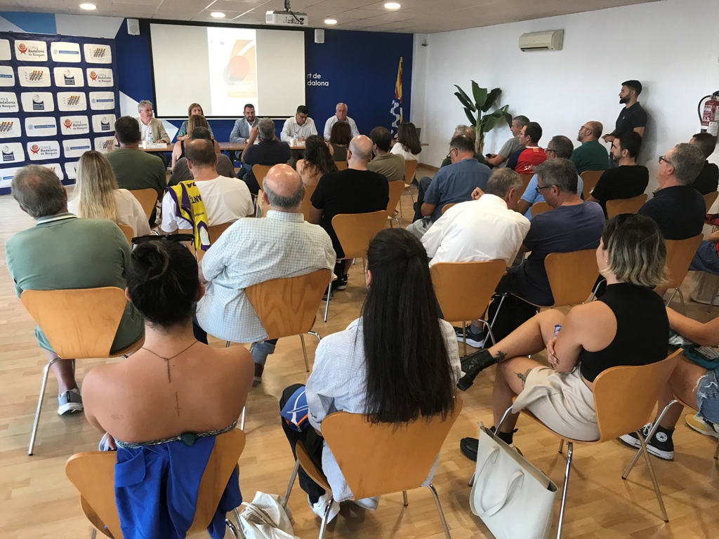 AjBadalona's tweet photo. 🏆 🏀 Dotze clubs i entitats esportives de la ciutat disputaran la 34a Copa #Badalona de Bàsquet i la 15a edició de la Copa Badalona de Minibàsquet 

Més informació: 👉ℹ️ https://t.co/piwryFFIEb https://t.co/Jh44TlSU9n