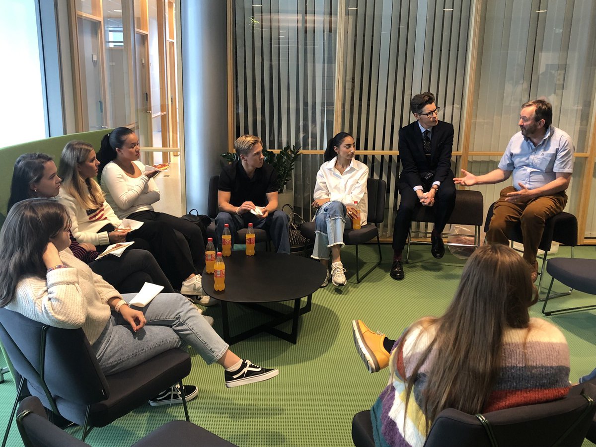 BI_NCIS's tweet photo. Very excited to welcome the first students of our new Master of Science in Digital Communication Management at @bi_dcc. Good start into the semester with the #digitalleaders of tomorrow - and #pizza! https://t.co/proM1re7Pk https://t.co/Z391Fjz5wJ