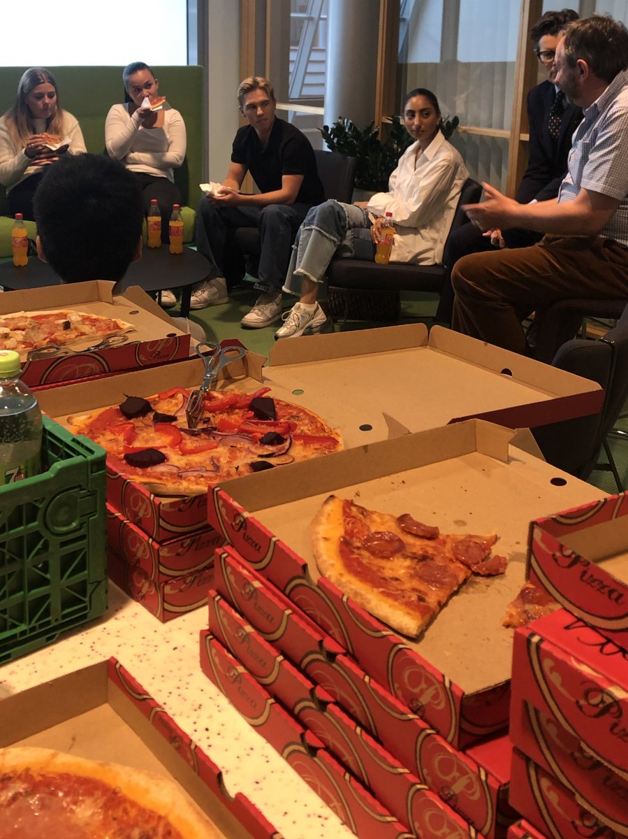Very excited to welcome the first students of our new Master of Science in Digital Communication Management at <a href="/bi_dcc/">BI Department of Communication and Culture</a>. Good start into the semester with the #digitalleaders of tomorrow - and #pizza! bi.edu/programmes-and…