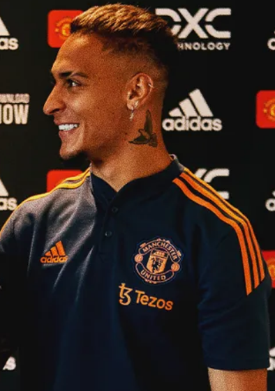 FbmCW2hWYAEOfKJ?format=png&name=small