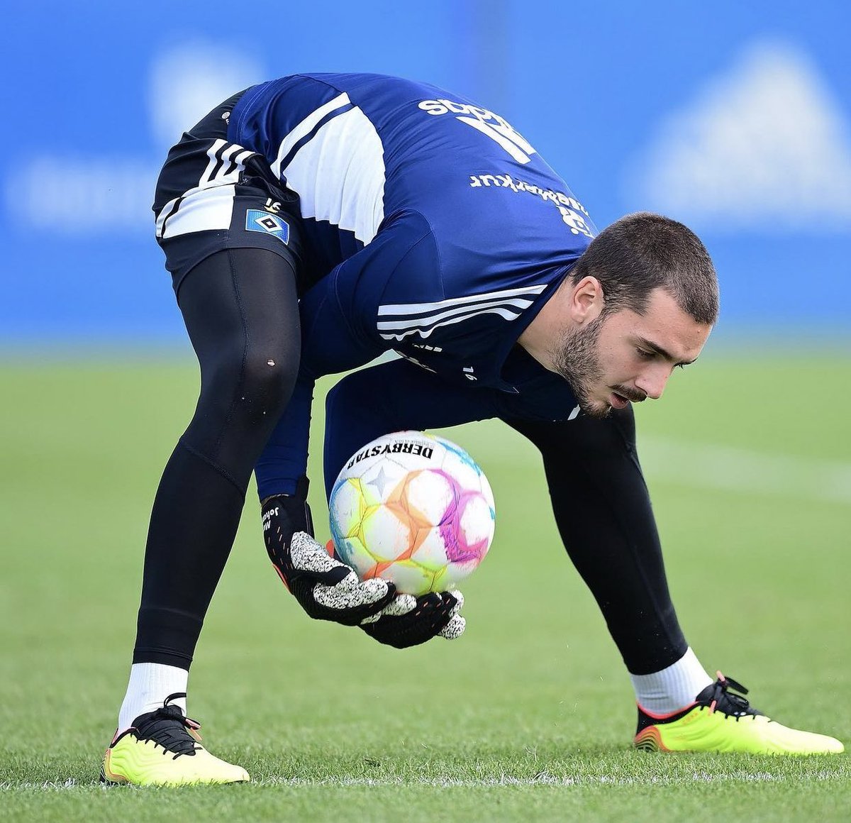 🚨OFICIAL🚨

El guardameta sueco Marko Johansson se marcha cedido hasta final de temporada al VFL Bochum.

#nuderHSV