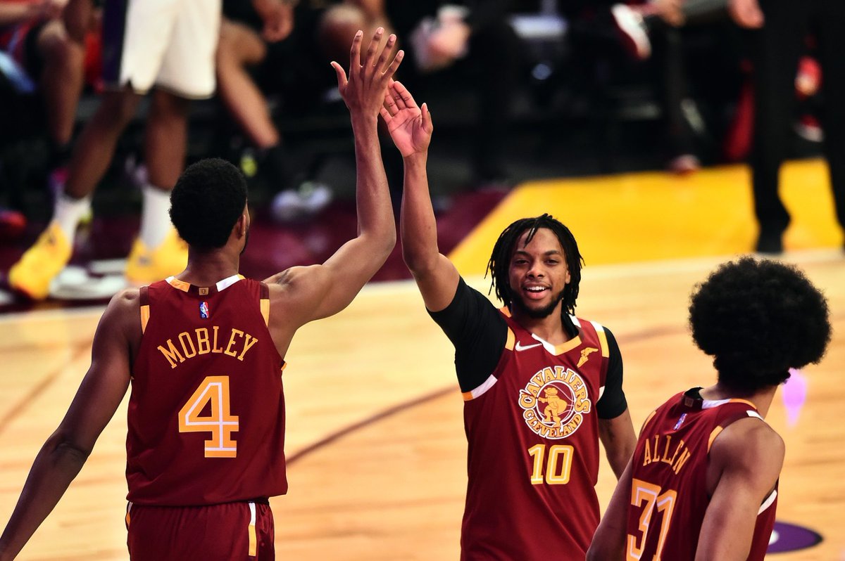 leocarranza99's tweet image. Darius Garland
Donovan Mitchell
Isaac Okoro
Evan Mobley
Jarrett Allen

Kevin Love, Ricky Rubio, Caris LeVert, Cedi Osman...

Cleveland está en una Conferencia Este bastante dura, pero hay algo que queda clarísimo: serán MUY divertidos de ver.