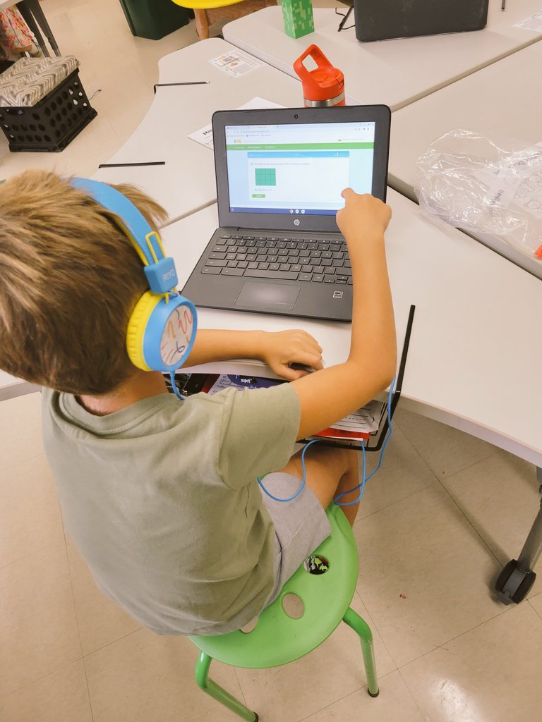 BitsByBateman's tweet photo. Our teachers and students have been working hard this week to complete the initial @IXLLearning snapshot diagnostic for math. After a few technical difficulties, I got to observe these Fantastic First Graders showing off their skills in the arena!
#mathmatters #ixlmath https://t.co/YxKsOZuUUW