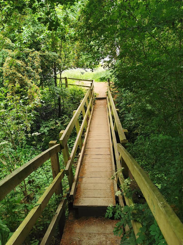 BombsandBubbles's tweet photo. This is one of my favourite places to walk and I haven't  been for almost a year! Do you have a favourite place? Maybe somewhere quiet and off the beaten track like this little bridge?  Show me below!

#FridayVibes #needtheweekend #MHHSBD #WeekendVibes #longwalks #breaktimehour https://t.co/28qsxo9aRn